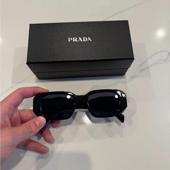 Prada sunglasses model 17ws - Picture 1 of 4